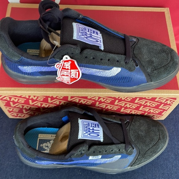 Vans Evdnt Ultimatewaf
(Deuce) Black/True Blue
VNOA5DY78B2
Men’s Skate Sneakers - Picture 4 of 16